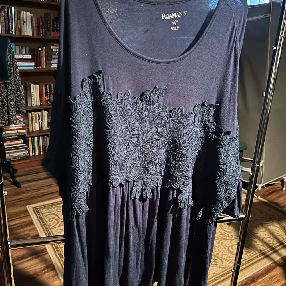 Roaman's Navy Blue Women's Top size 1X, Tunic style